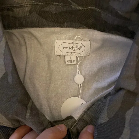 Mud Pie Sterling Camo Shacket - Large - Picture 6 of 6